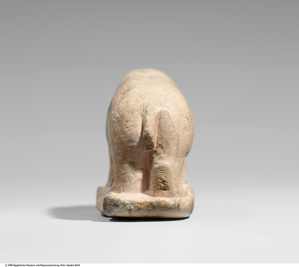 Statuette eines stehenden Nilpferdes