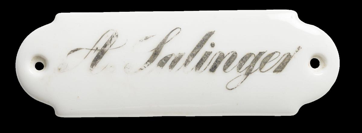 Namensschild "A. Salinger"