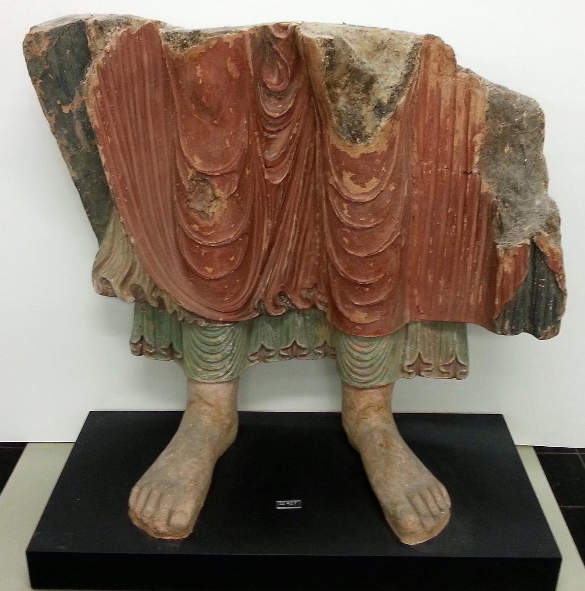 Unterteil einer großen Buddhafigur