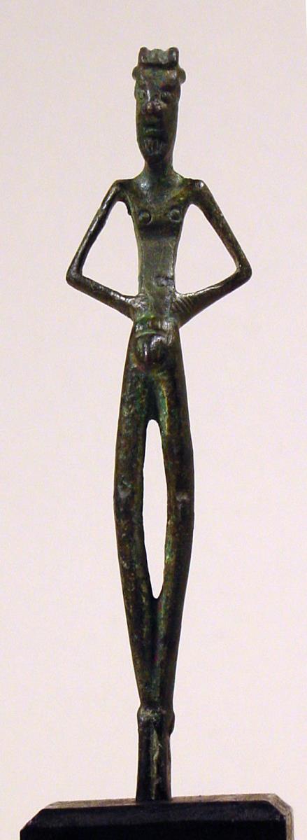 Nackte, spindeldürre Figur eines Mannes mit Hörnern. Priapus ?