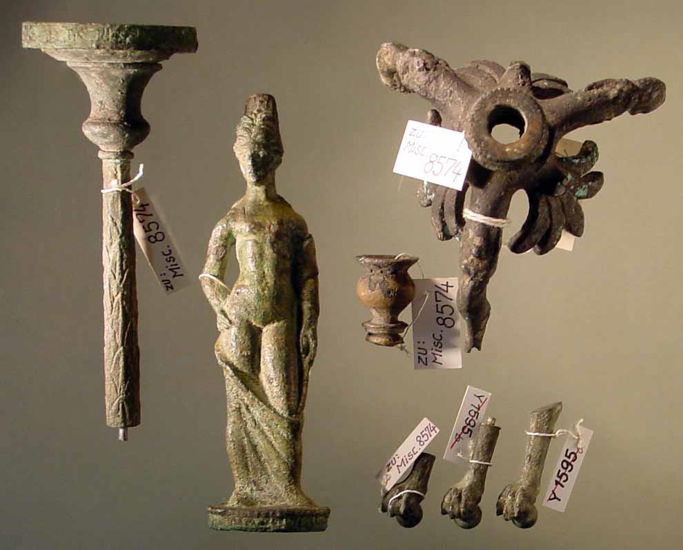 Kandelaber mit weiblicher Figur als Stütze (modernes Pasticcio aus überwiegend antiken Teilen)