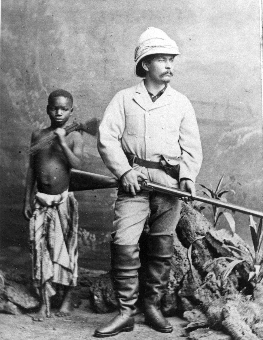 Portraitaufnahme von Henry Marton Stanley mit einem Gewehr
