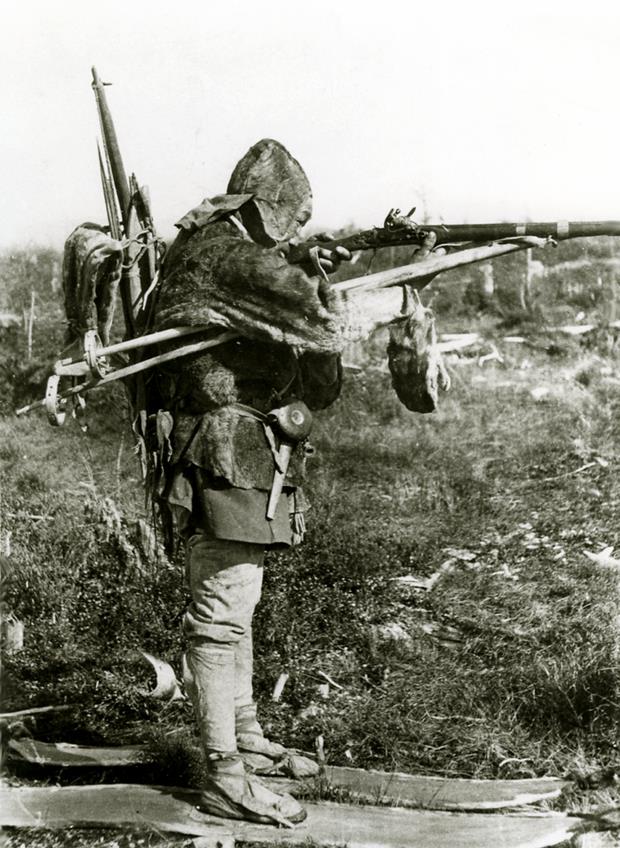 Jukagire-Jäger in Winterausrüstung: Ski, Flinte, Jagdtasche, Pulverhorn