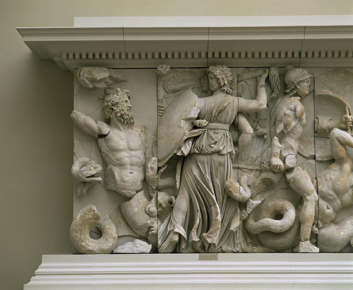 Pergamonaltar, Ostfries - Ausschnitt: Hekate