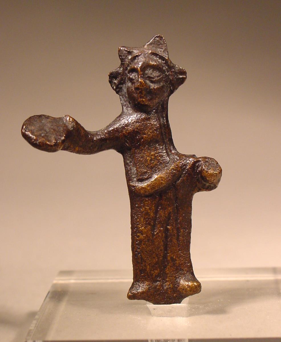 Statuette einer Priesterin