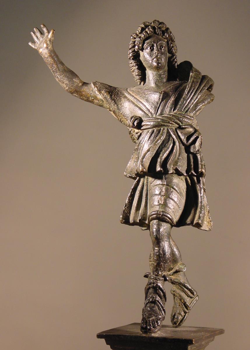 Statuette eines tanzenden Laren (Teil einer Gruppe)