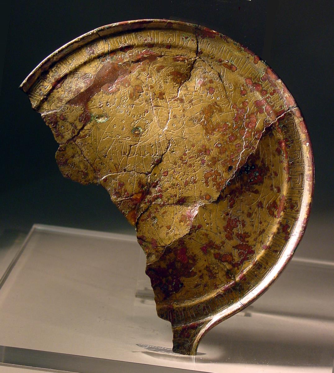 Etruskischer Spiegel (Fragment) mit Minerva mit drei anderen Figuren