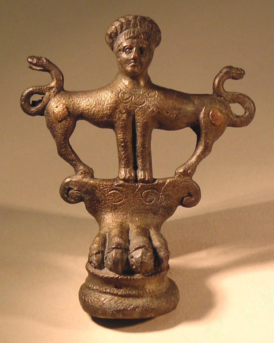 Gerätfuβ. Doppelleibige Sphinx