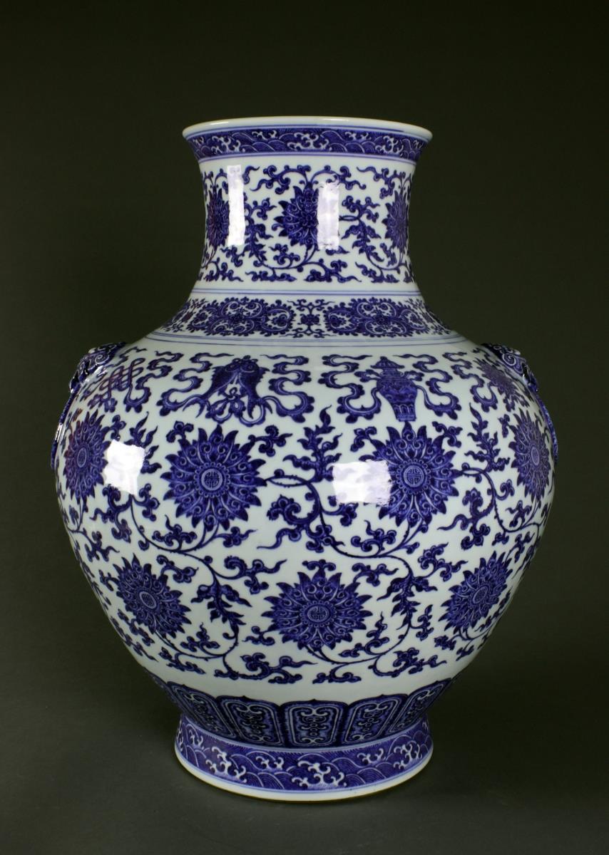 Vase mit zwei Griffen