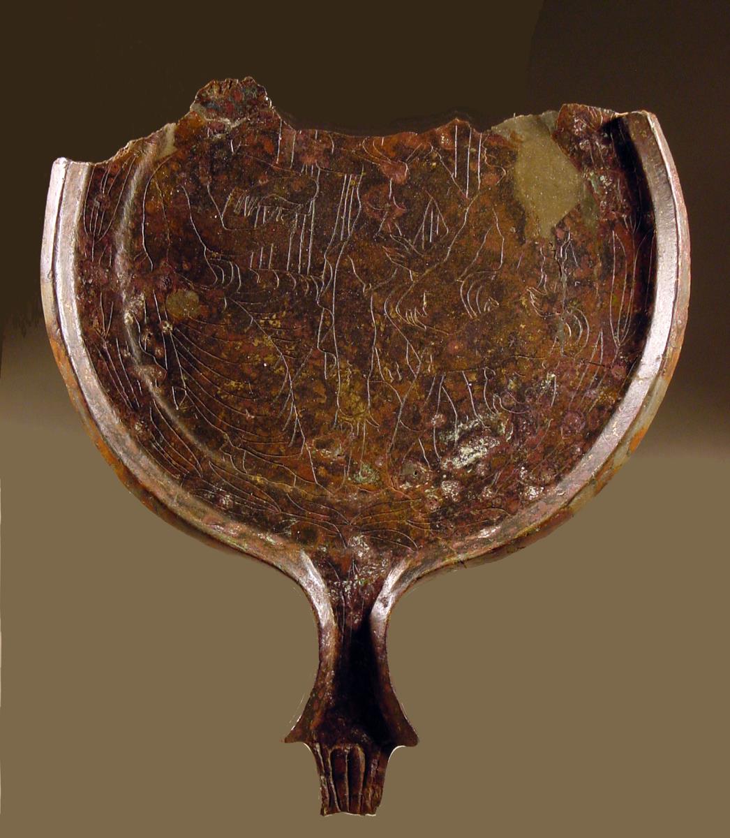 Etruskischer Spiegel (Fragment) mit Resten einiger Figuren