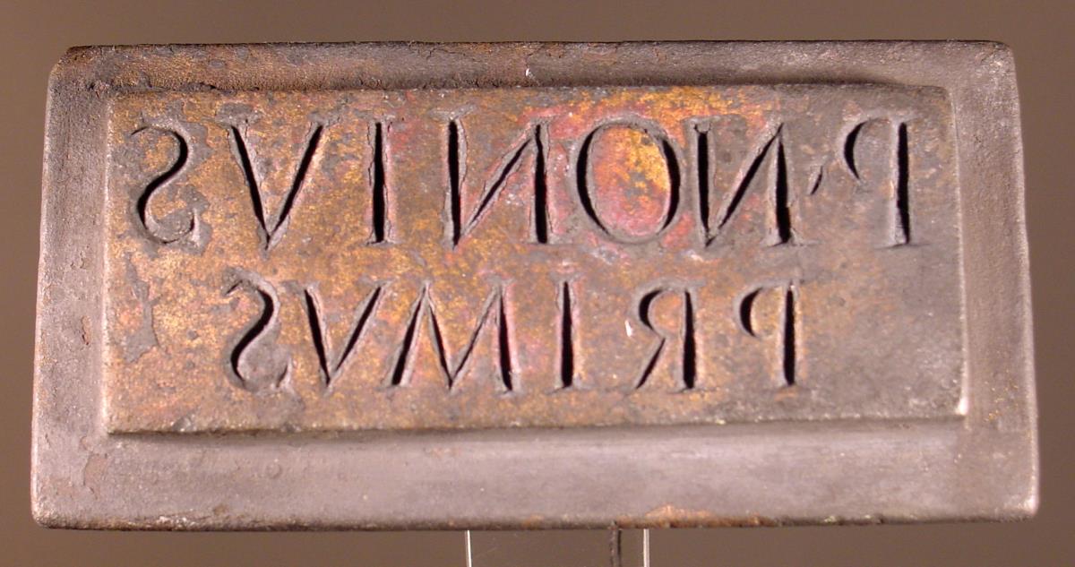 Stempel mit Inschrift P.NONIVS / PRIMVS und Siegelring mit Emblem einer Leier