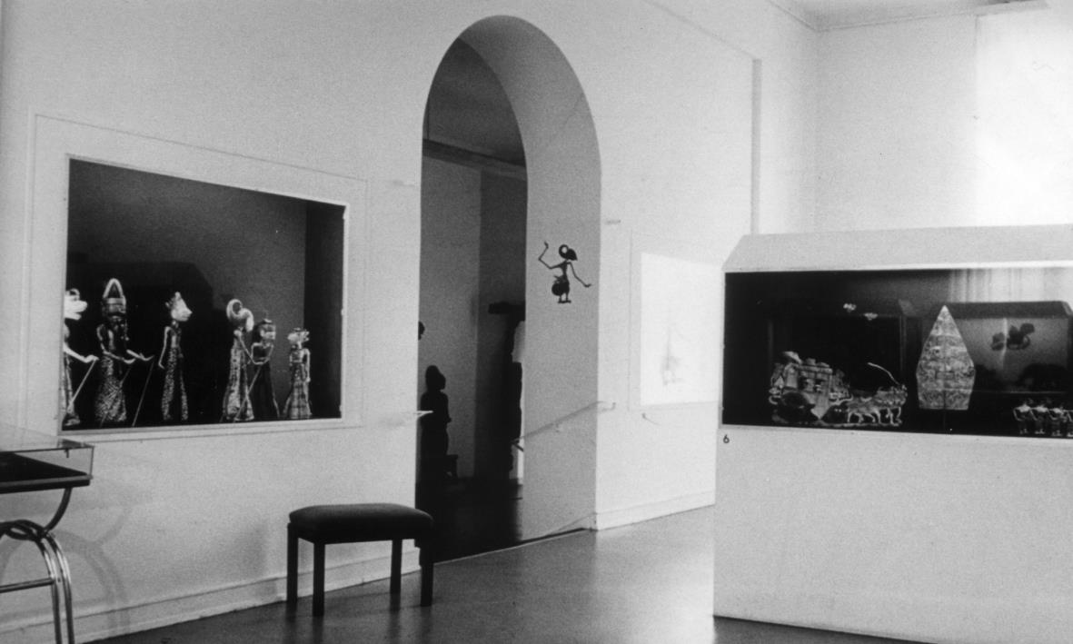 Javanische Schattenspielfiguren in der Sonderausstellung "Masken, Marionetten und Schattenfiguren aus Südostasien" der Abteilung Südasien