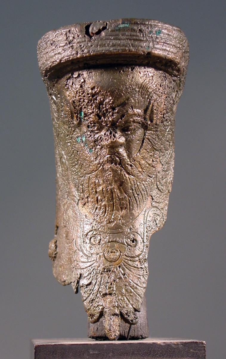 Fragment eines Gerätfuβes mit Silenskopf