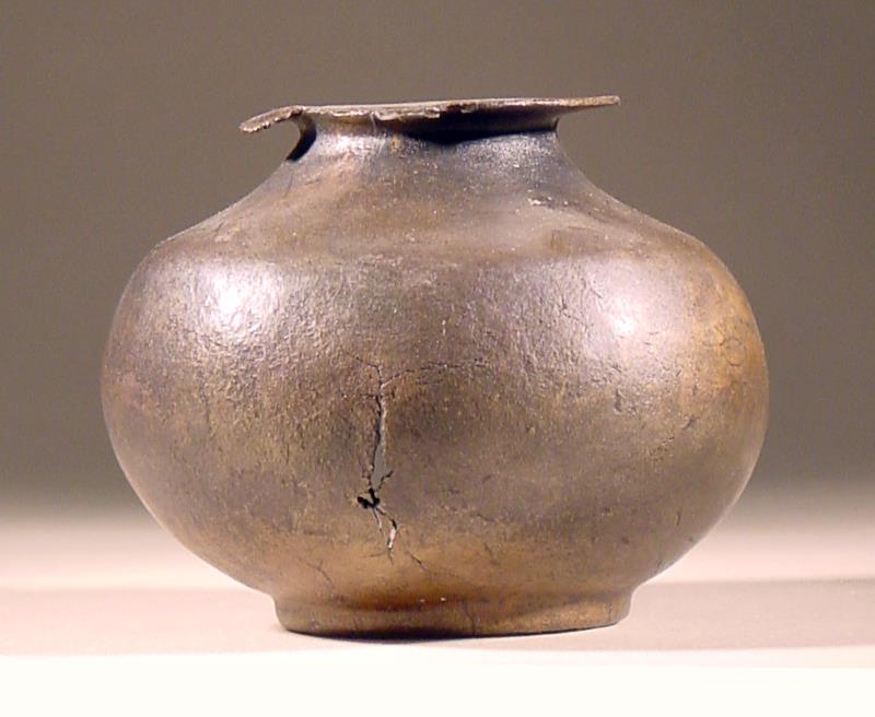Henkelloser, bauchiger Krug
