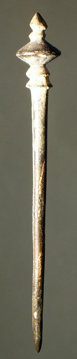 Nadel mit profiliertem Knopf