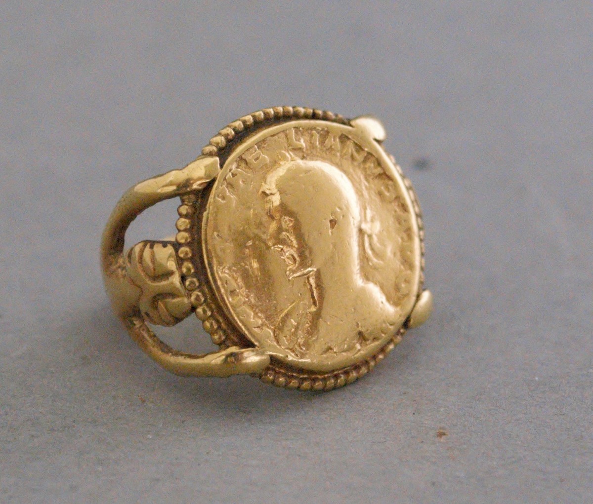 Münz-Fingerring aus dem "Mainzer Goldschmuck"