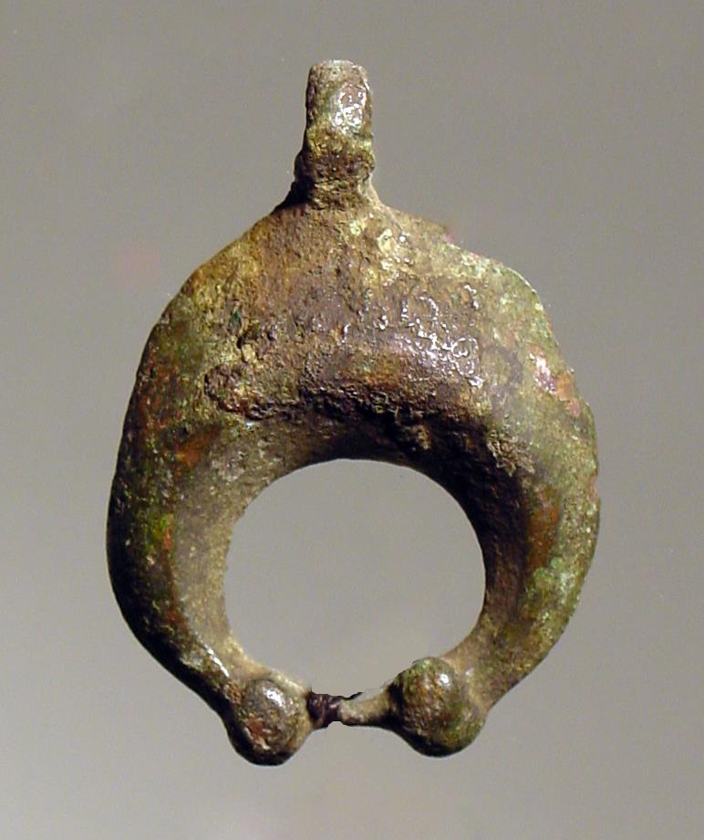 Sichelförmiger Anhänger (Lunulaanhänger)