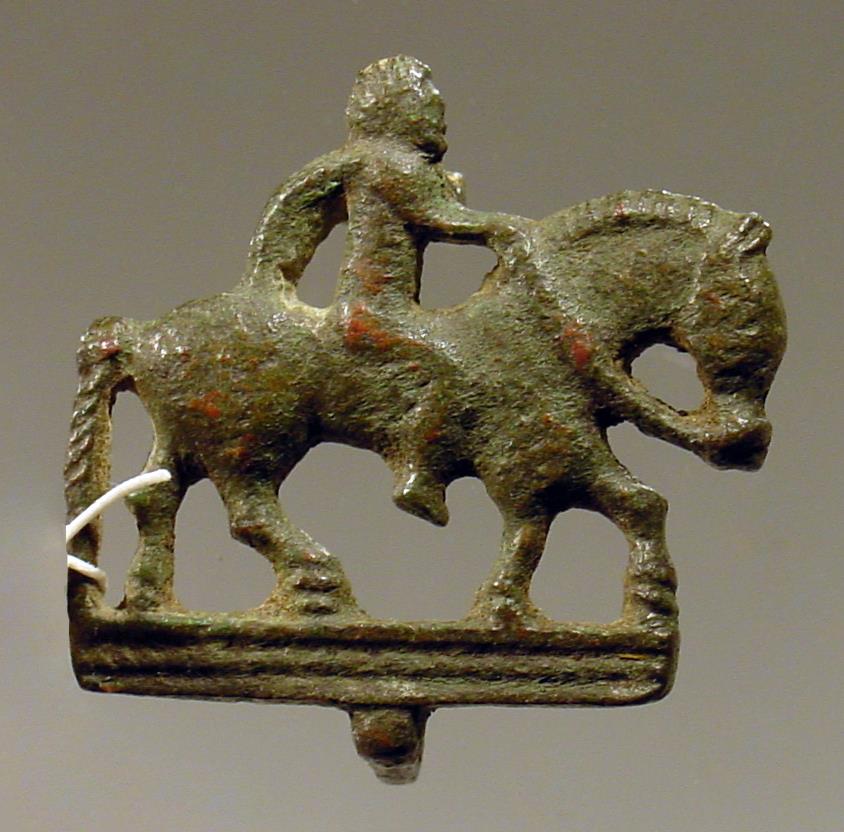 Fibel in Form eines Reiters zu Pferd