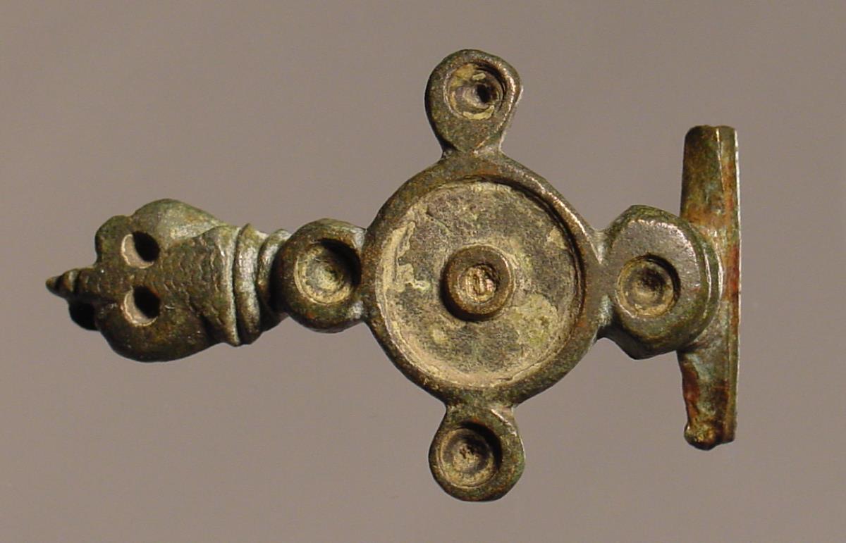 Fibel, ehemals mit Emaileinlagen
