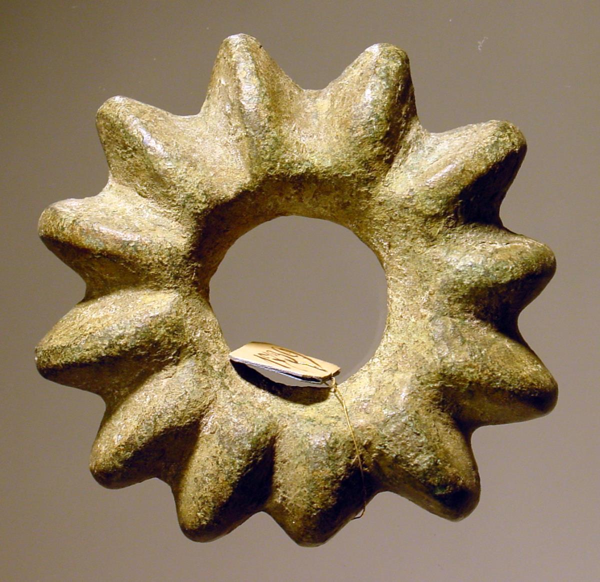 Ring, gebuckelt/sternförmig