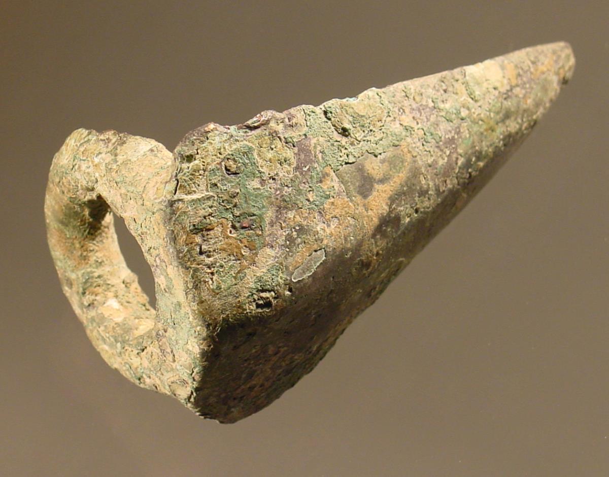 Gerät mit Ring und Spitze