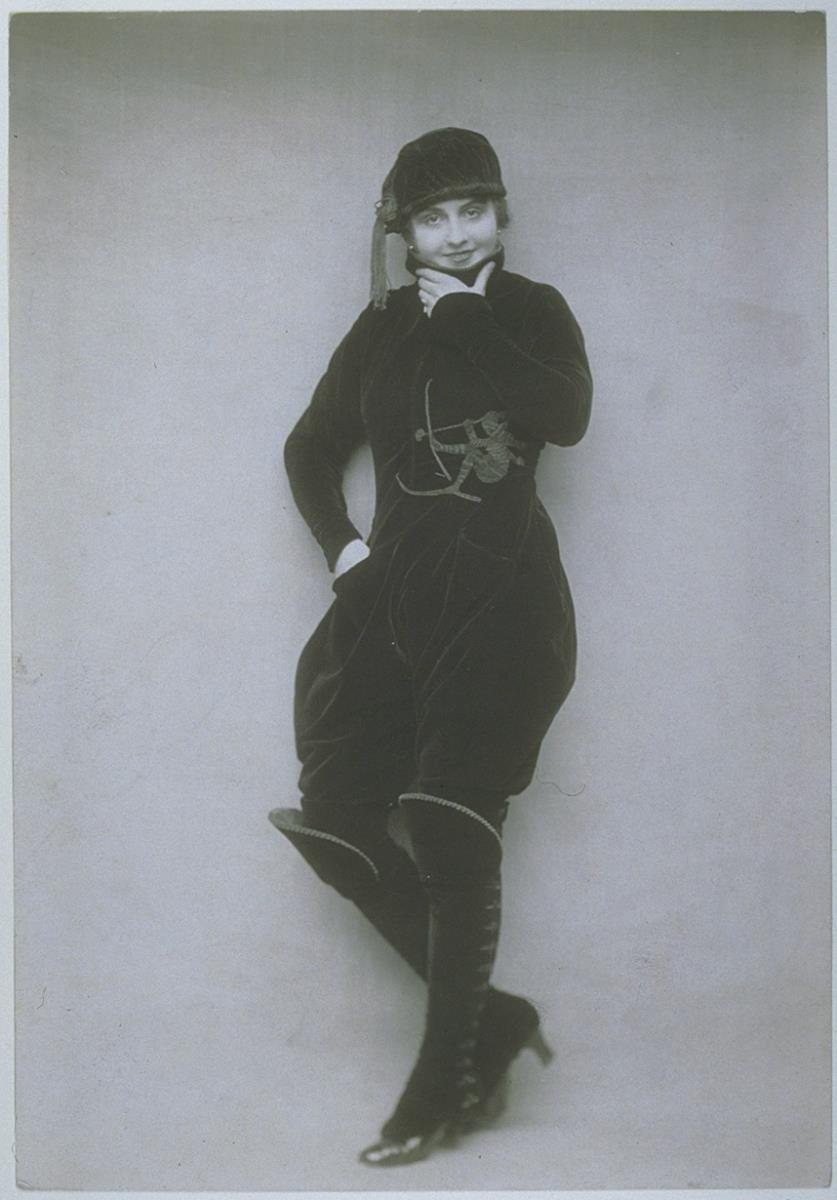 Frau in Ski-Overall von Günther