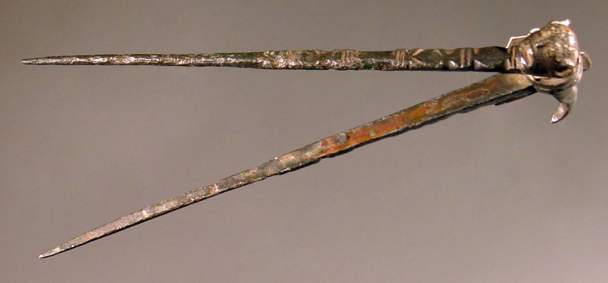 Zirkel mit Maske an Achse