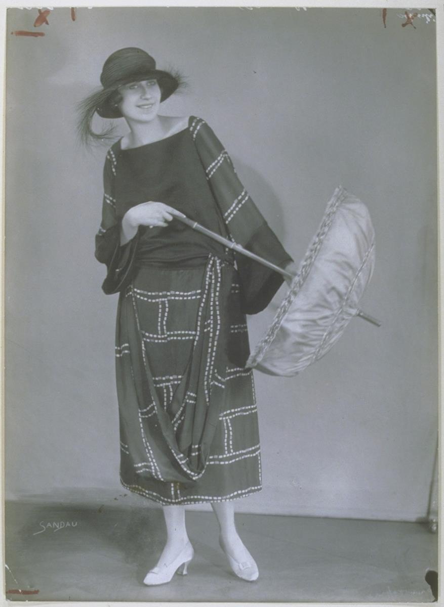 Maria Leeser in Kleid von Clara Schultz