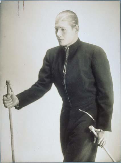 Mann in Skikleidung von G. Benedict
