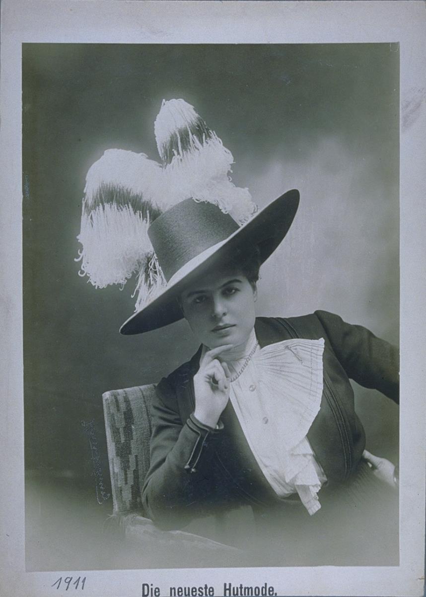 Frau mit Hut