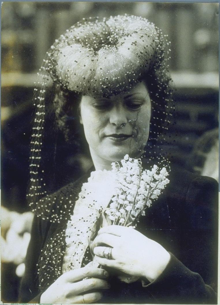 Frau mit Hut