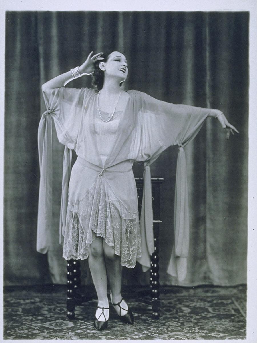 Frau in Negligé von Alexandre
