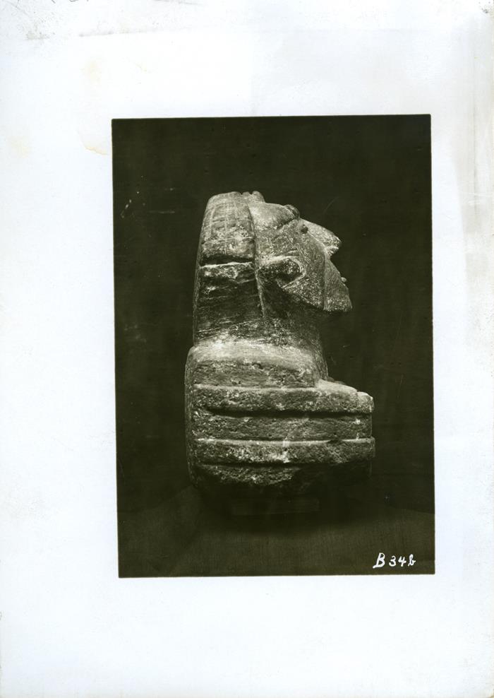 Steinfigur (Seitenansicht). 22cm hoch. Sammlung Guillermo de Heredia.