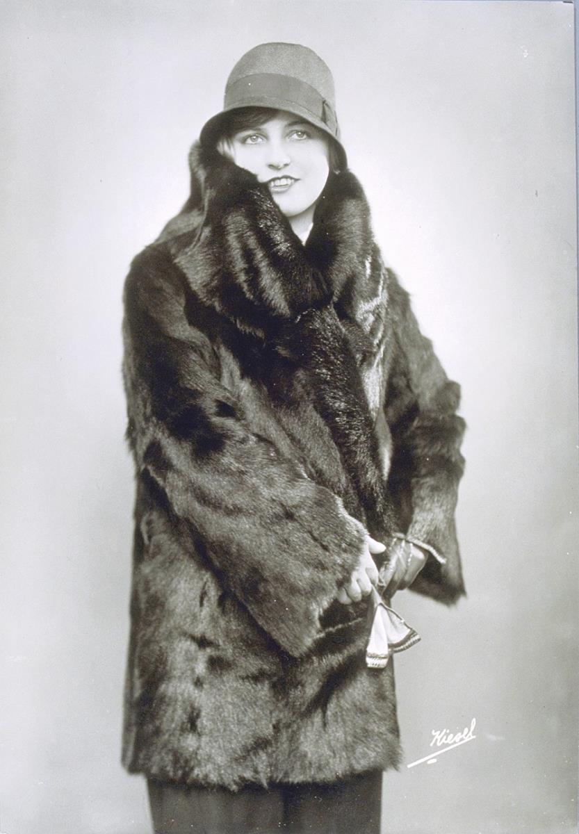 Frau in Jacke