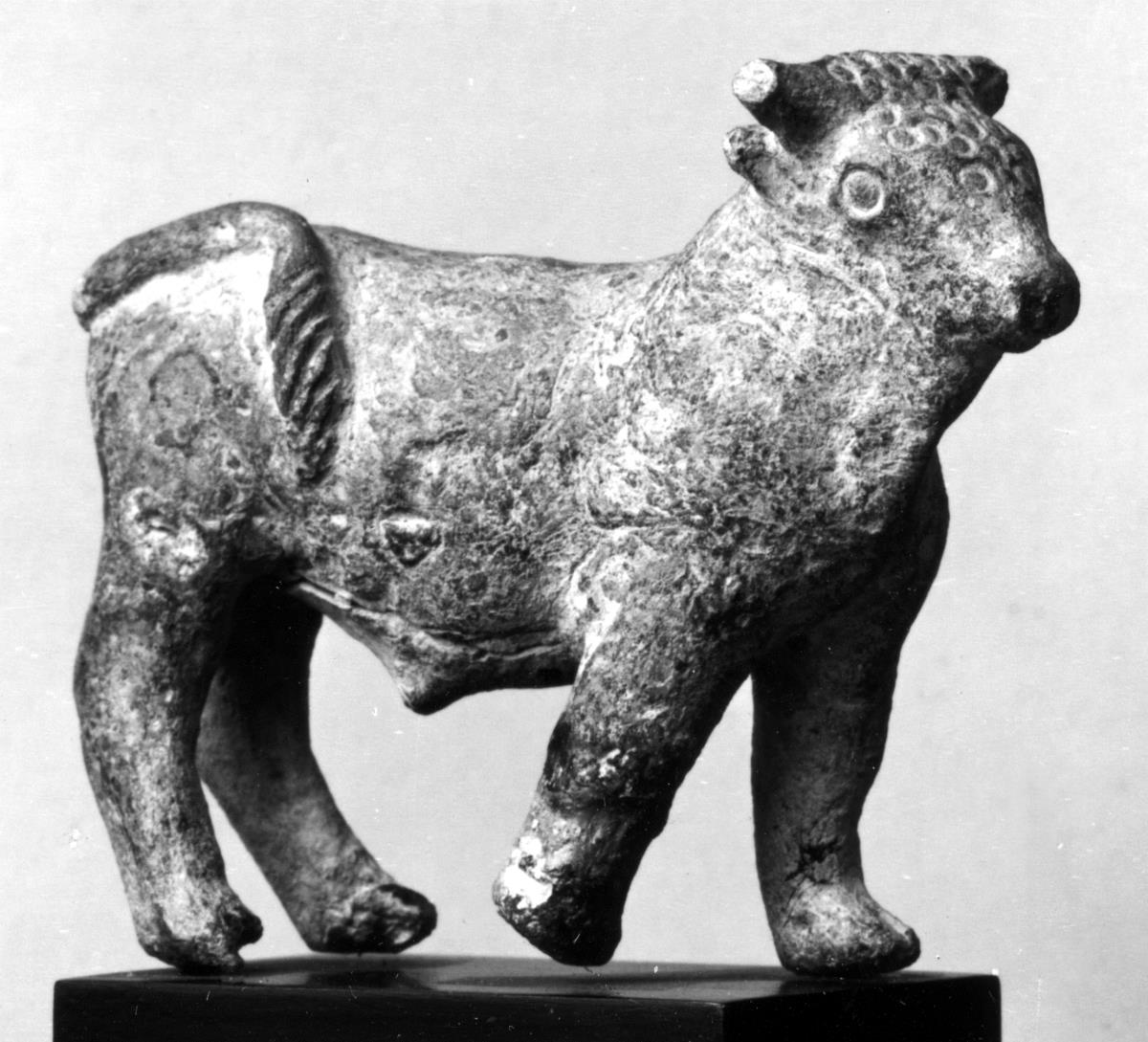 Statuette eines Stiers