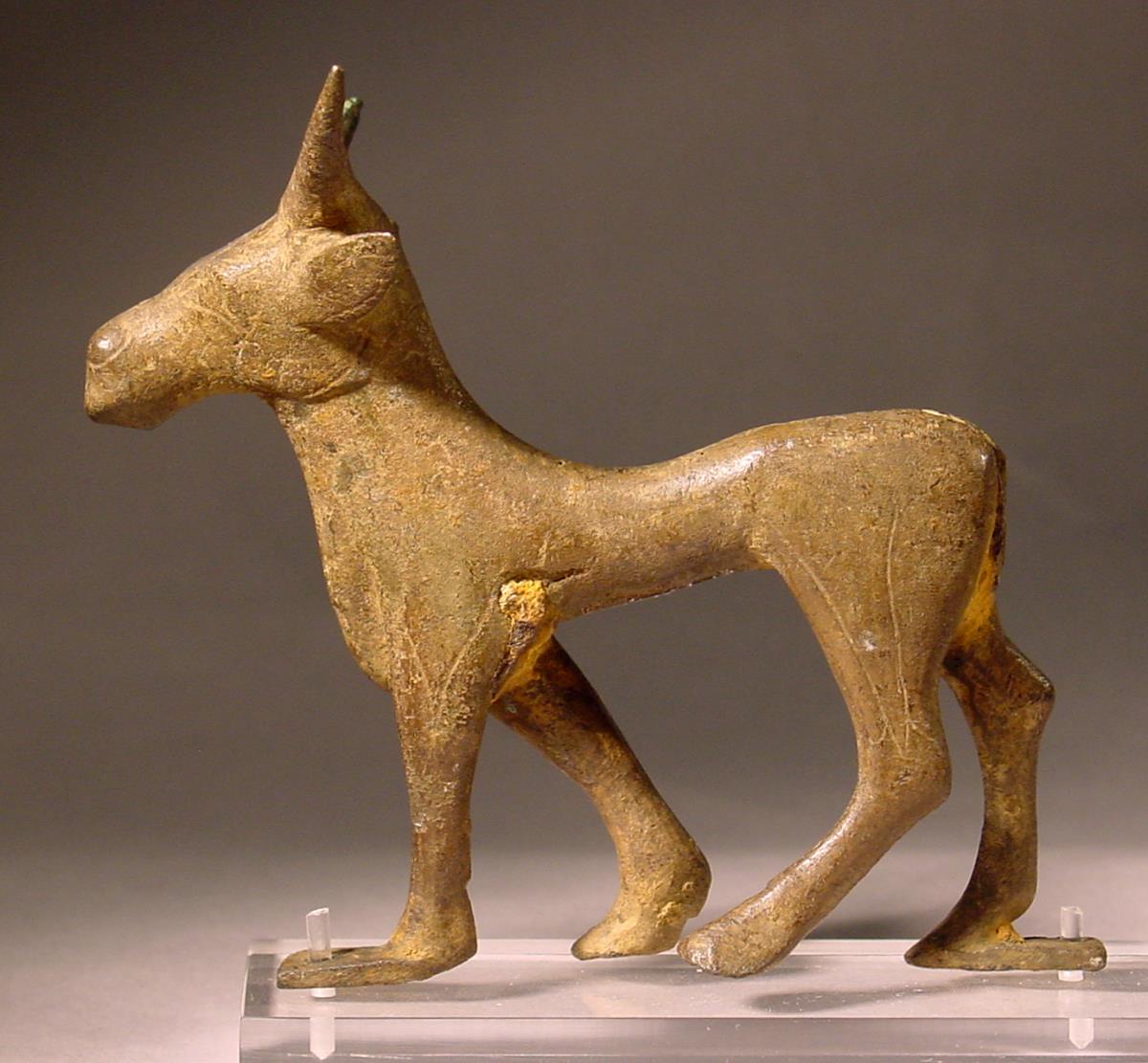 Archaische apulisch-indigene Statuette eines Stiers