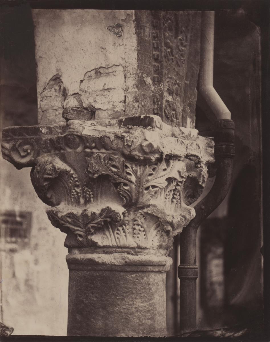 Ravenna, S. Andrea dei Goti, Loggia nella piazza Vittorio Emanuele, Kapitell
