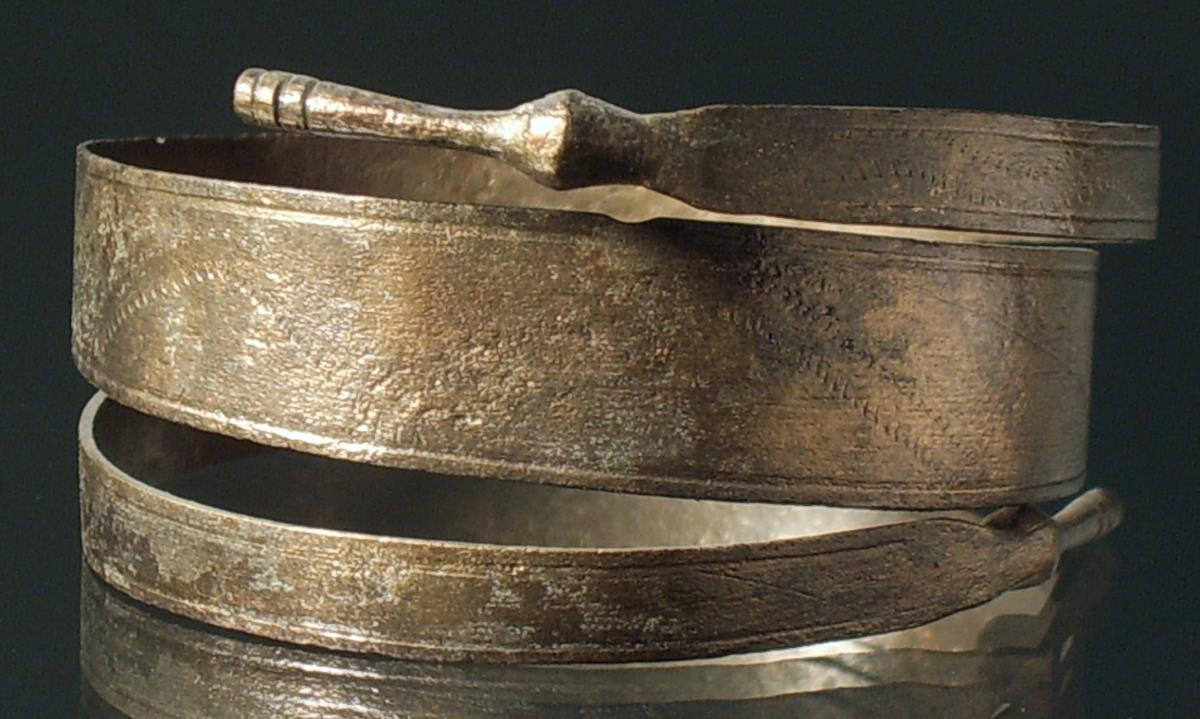 Armring mit einfacher Wellenlinie