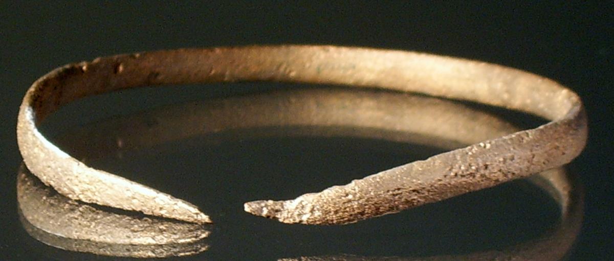 Armring von ganz einfacher Form