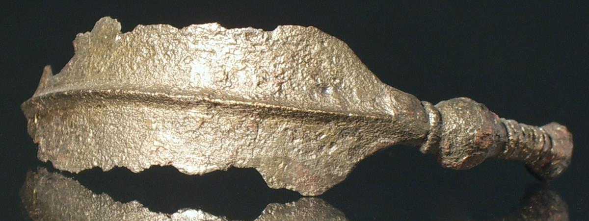 Fragment eines Armrings in Form eines Weidenblattbandes