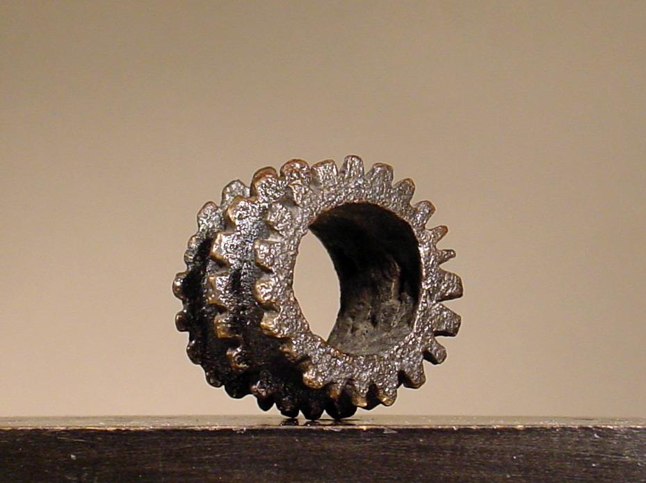 Ring, zylindrisch mit dreifachem Zackenrand (Teil einer Pferdetrense; sog. "Streitkolben")