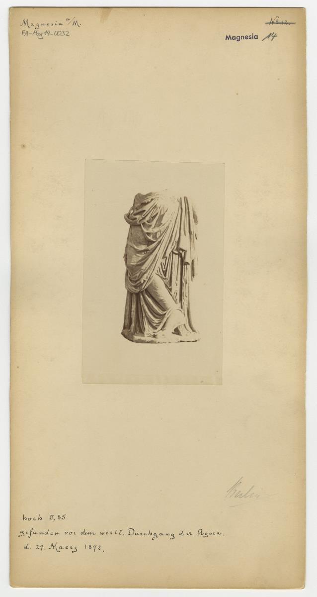 Statue einer Frau aus Magnesia am Mäander