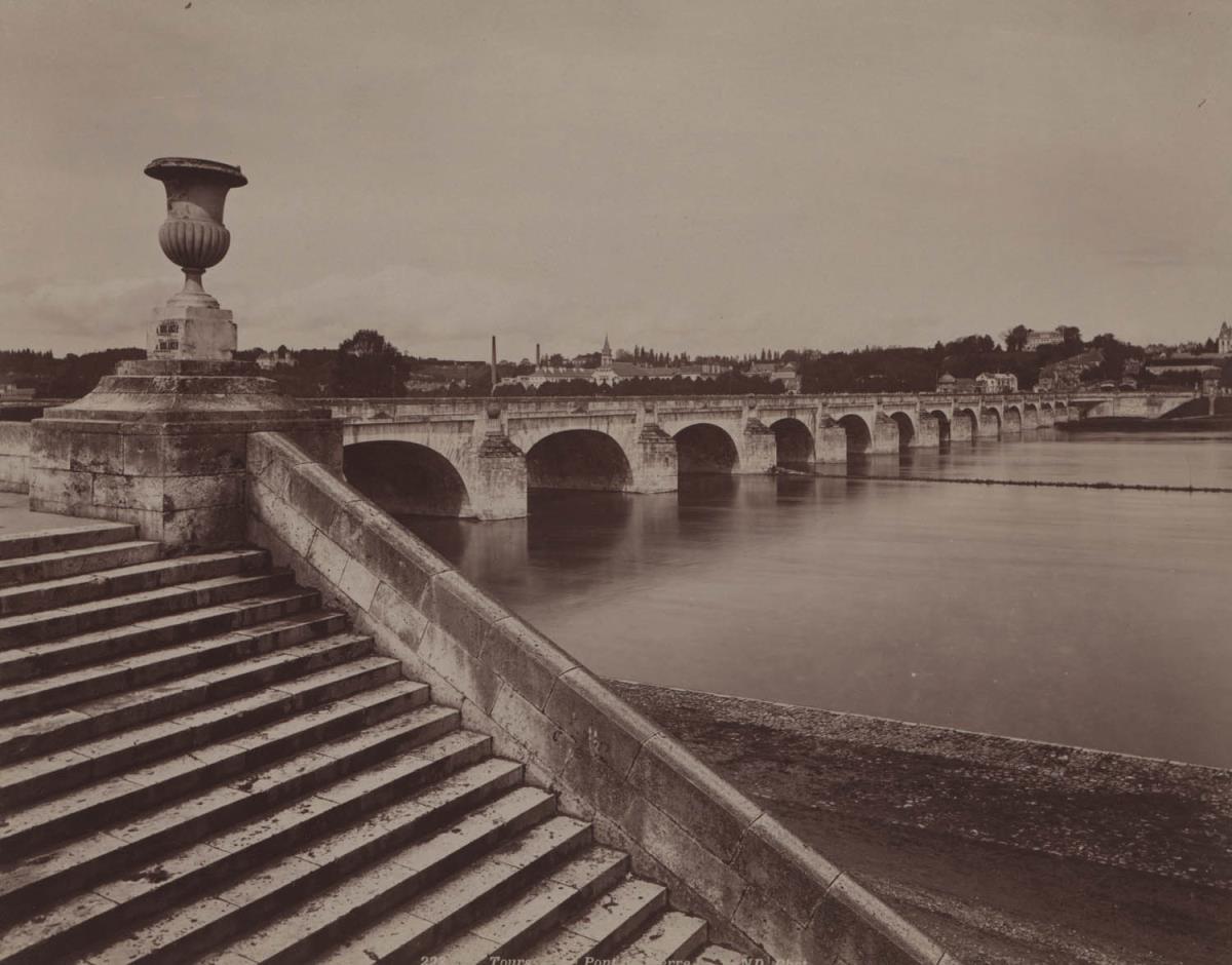 Tours, Le Pont de Pierre