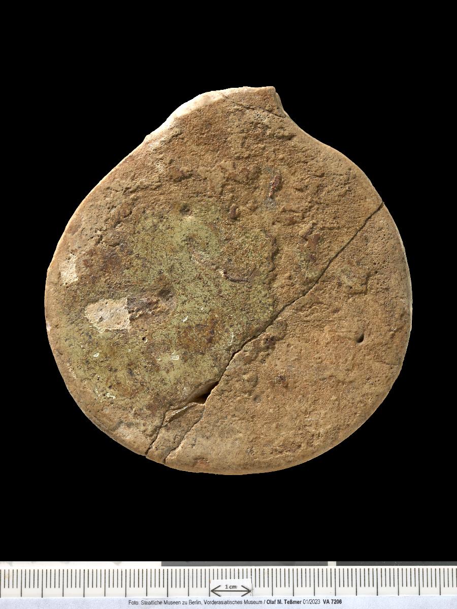 runder Deckel mit abgebrochener Öse