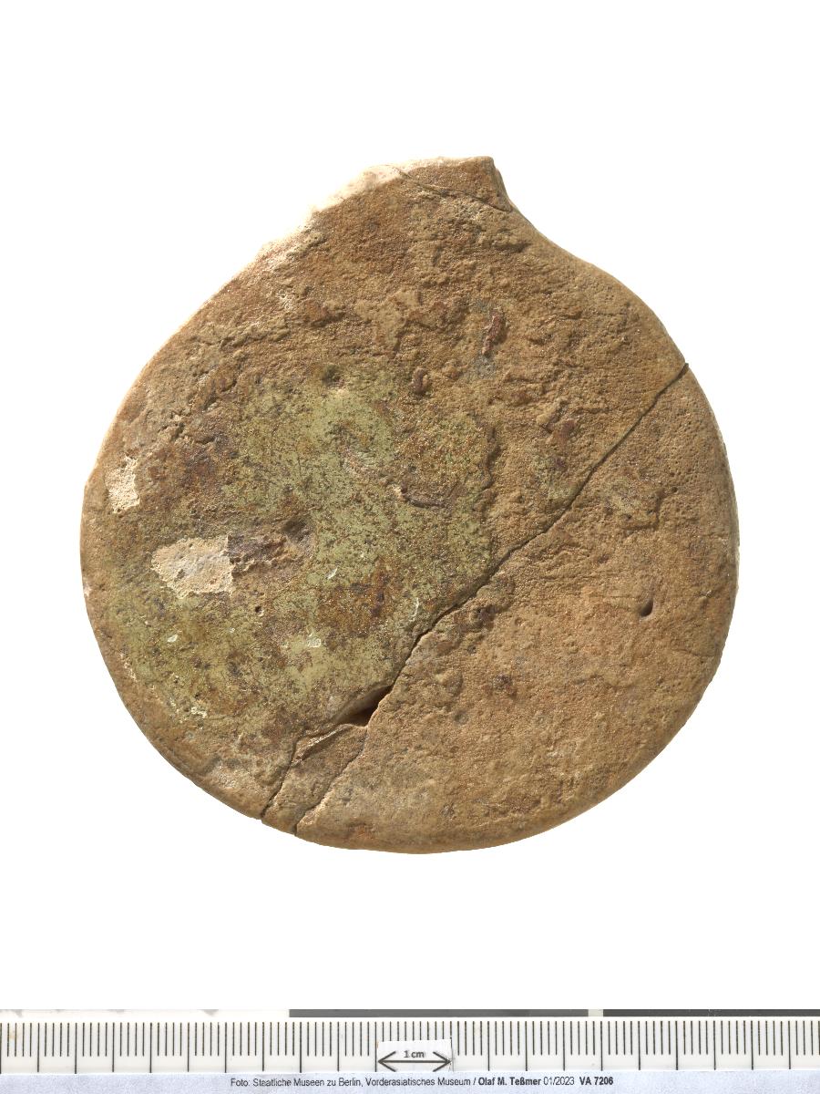 runder Deckel mit abgebrochener Öse