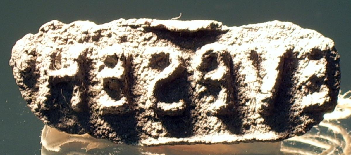 Ovaler (oder ehemals rechteckiger bzw. sohlenförmiger?) Stempel mit lateinischer Inschrift: EVPSEHI