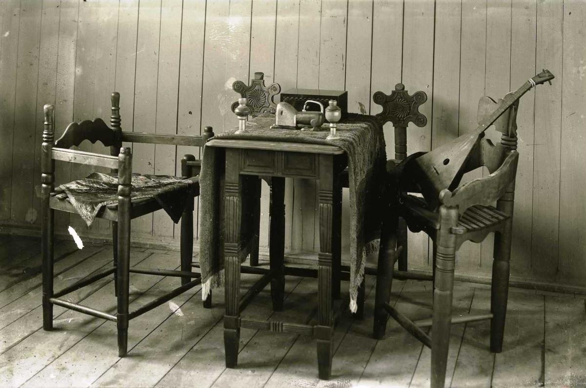 Geschnitzte tatarische Möbel in der Kommandeursstube (Detail)