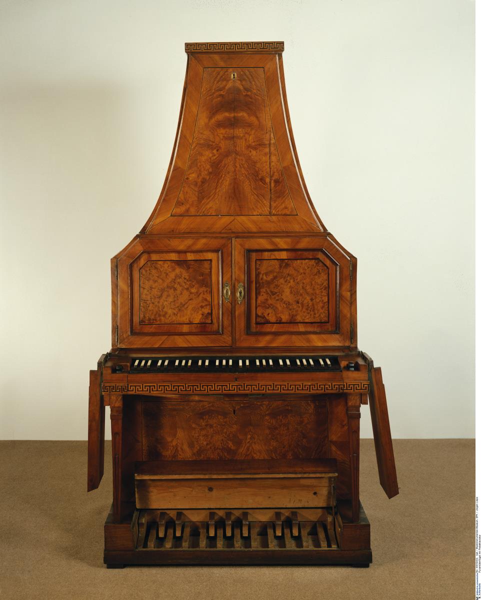 Pyramidenflügel mit Pedalklaviatur
