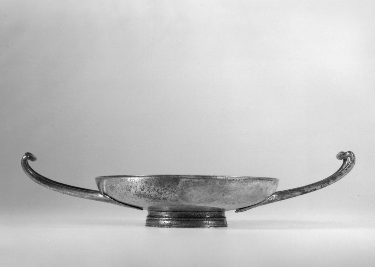 Henkelschale mit Omphalos aus dem Silberfund von Paternò