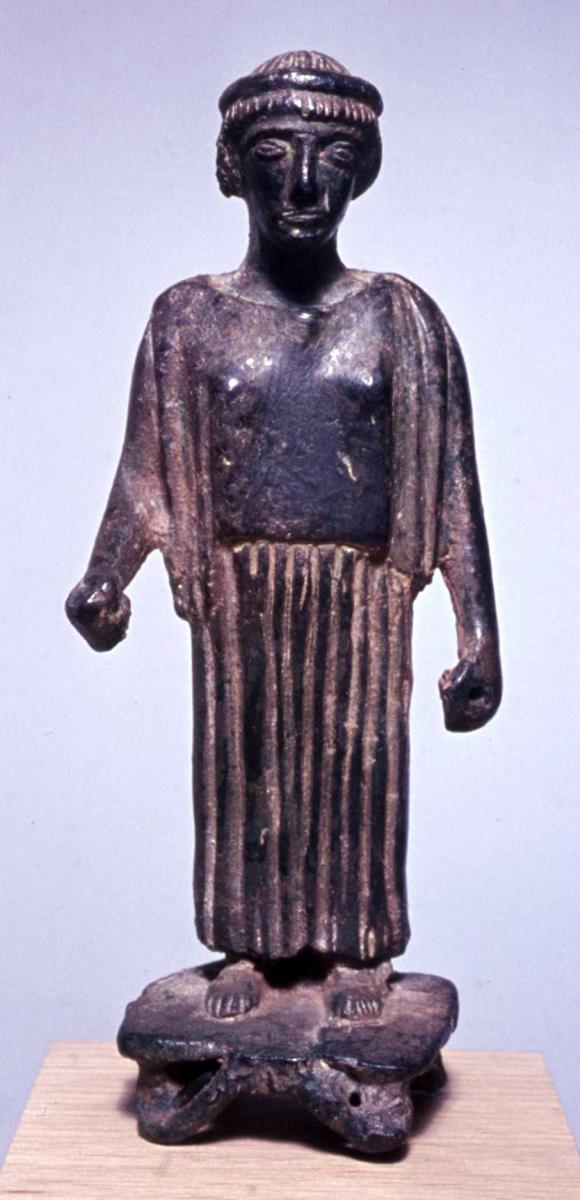 Statuette der Artemis mit Fackel in der Rechten und Mohnstengel in der Linken